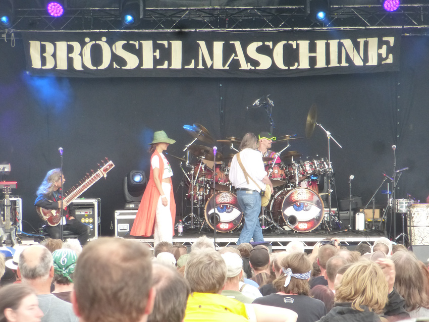 Bröselmaschine (live auf dem Burg Herzberg Festival 2016)