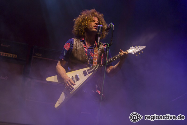 Gitarrengeheul - Rockige Fotos von Wolfmother live beim Taubertal Festival 2016 